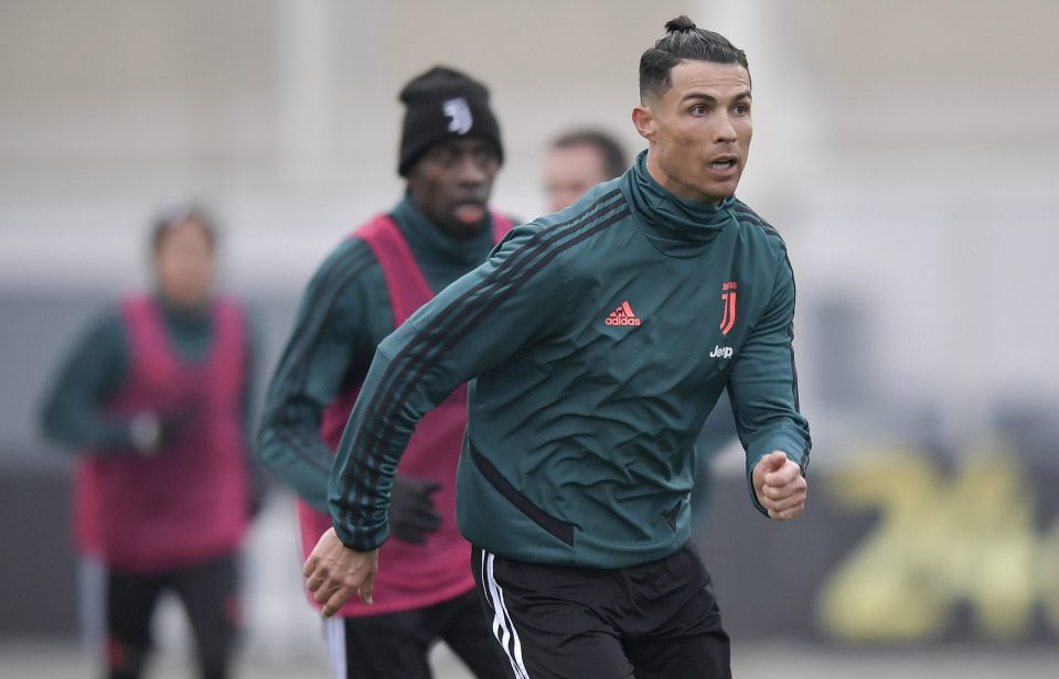  Cristiano Ronaldo showed off his new ponytail during Juventus training