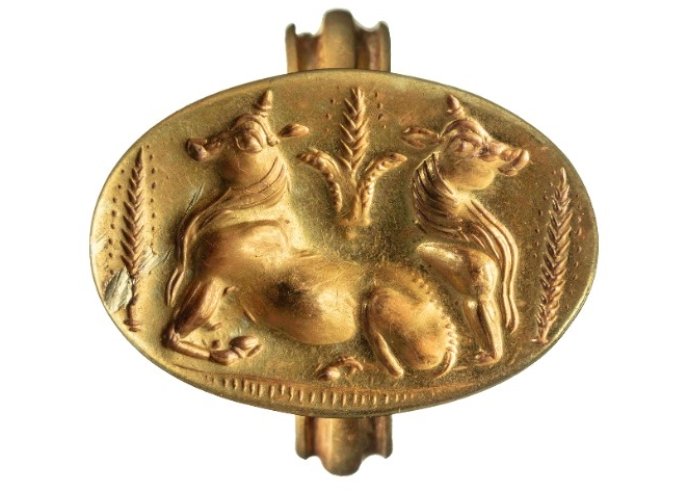  This gold ring was also found inside one of the tombs