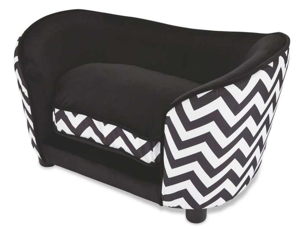  The luxurious pet bed has a faux suede pull out cushion