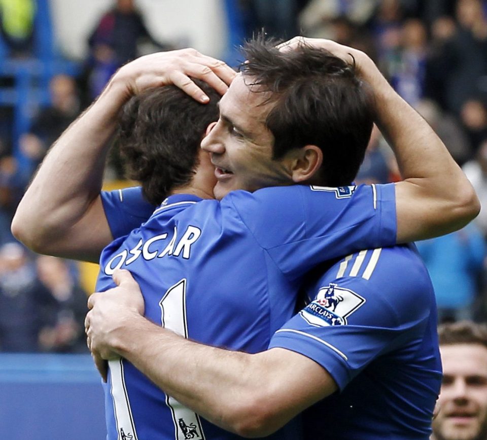  Oscar hugs Frank Lampard after scoring against Swansea in 2013