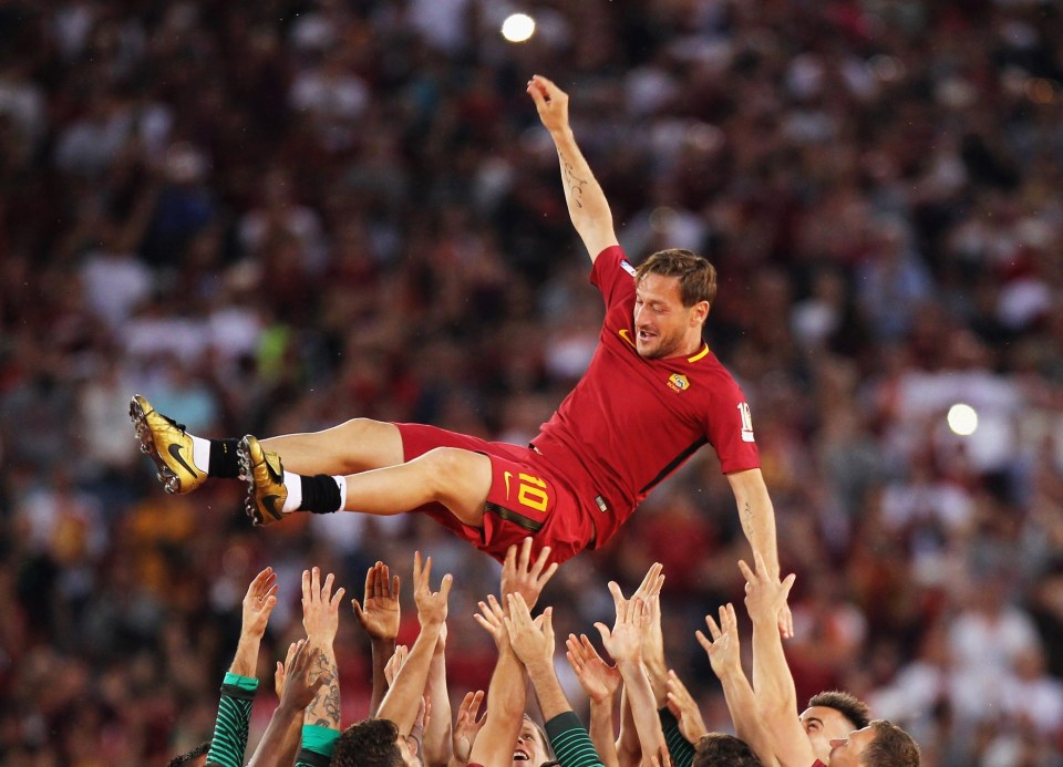 Roma players hold up Francesco Totti after his last match