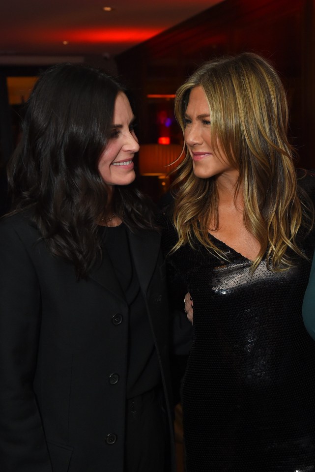  Jennifer Aniston and Courtney Cox are also freinds off screen