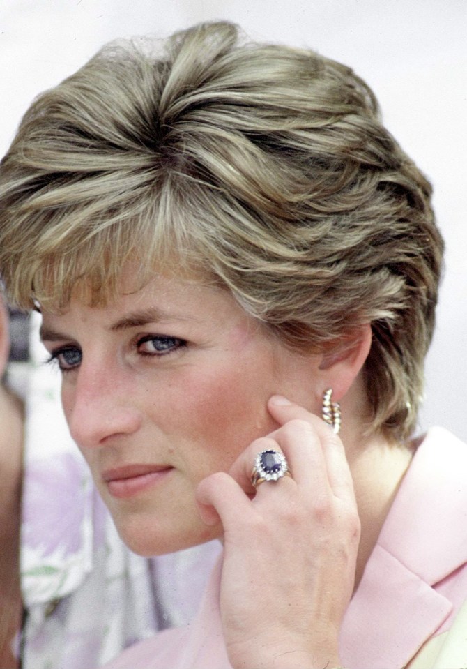  A source claimed Matthews' ring bears a resemblance to the design of Princess Diana's engagement ring