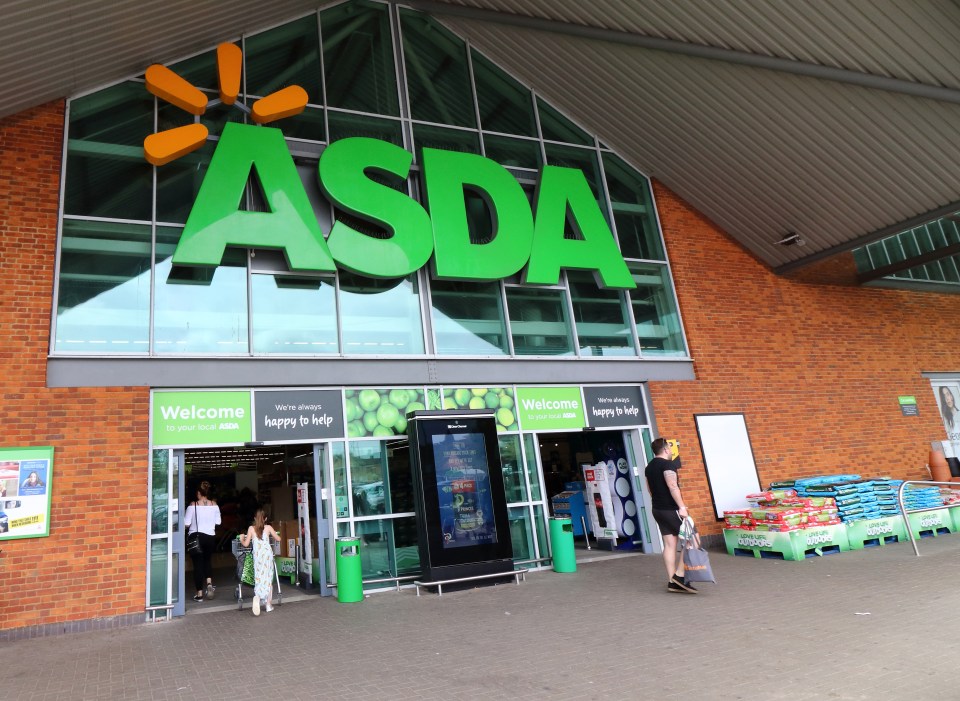  Asda has announced it is taking on an additional 5,000 temporary staff to help cope with demand