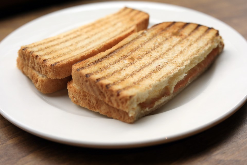  Costa Vegan Smoky Ham And Cheeze Toastie, £2.95 4/5