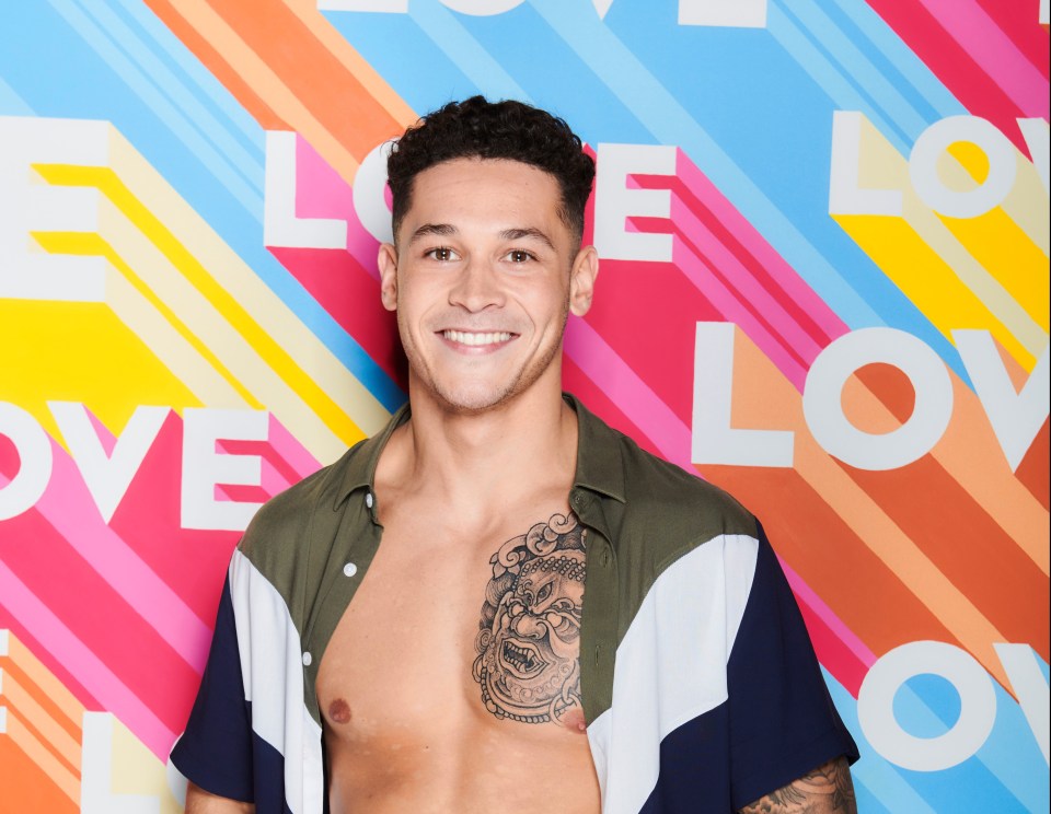 Love Island contestant Callum Jones is a doppelganger of actor Ryan Thomas