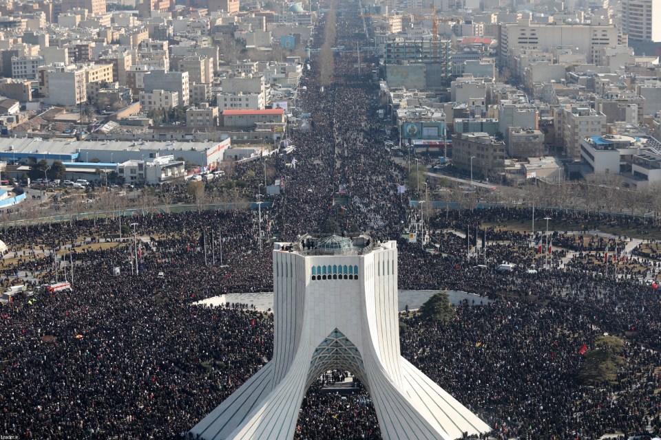  Huge crowds have turned out for Soleimani's funeral