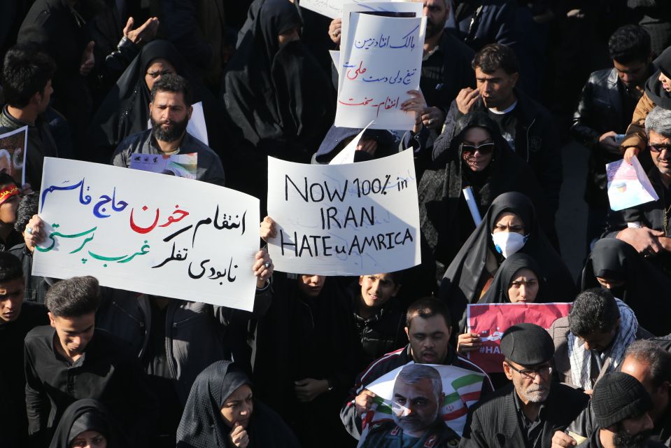  Iranians expressing their anger towards America at Qasem Soleimani's funeral