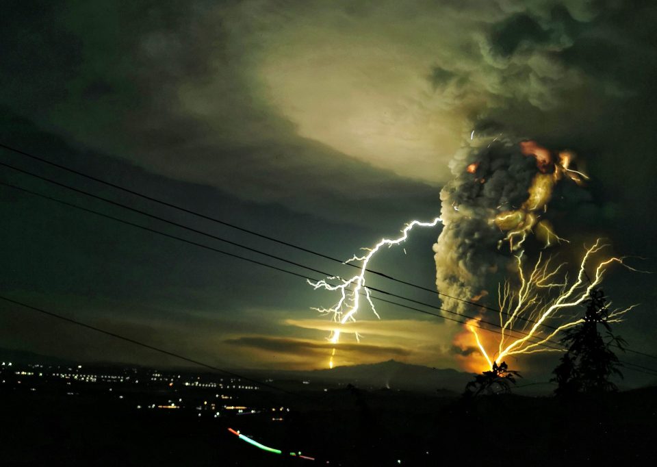  The eruption was caused by "volcanic lightning"