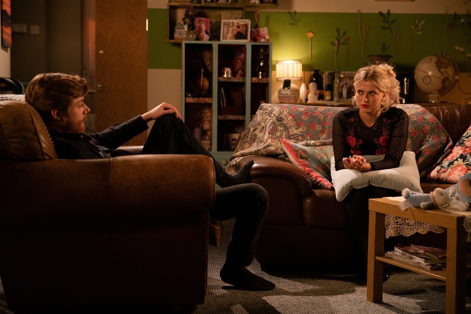  Daniel gives Bethany career advice in Corrie