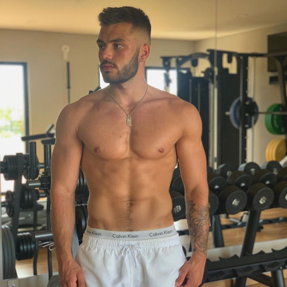  Finley Tapp posts topless snaps on his Instagram page