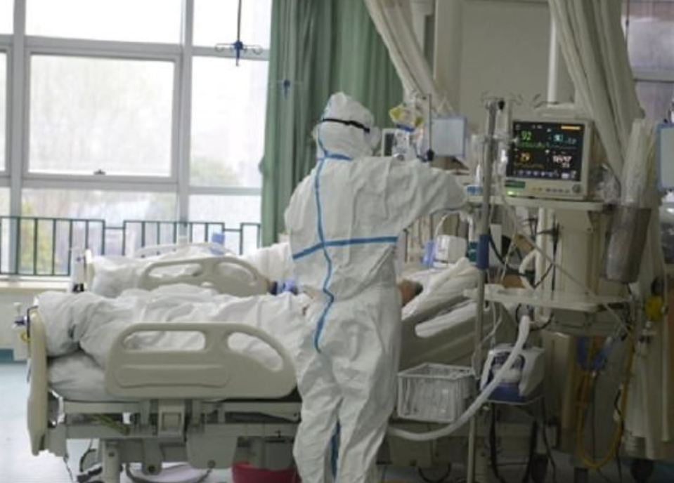  A Chinese hospital has released first pictures of doctors treating patients who have been struck down by a new deadly virus