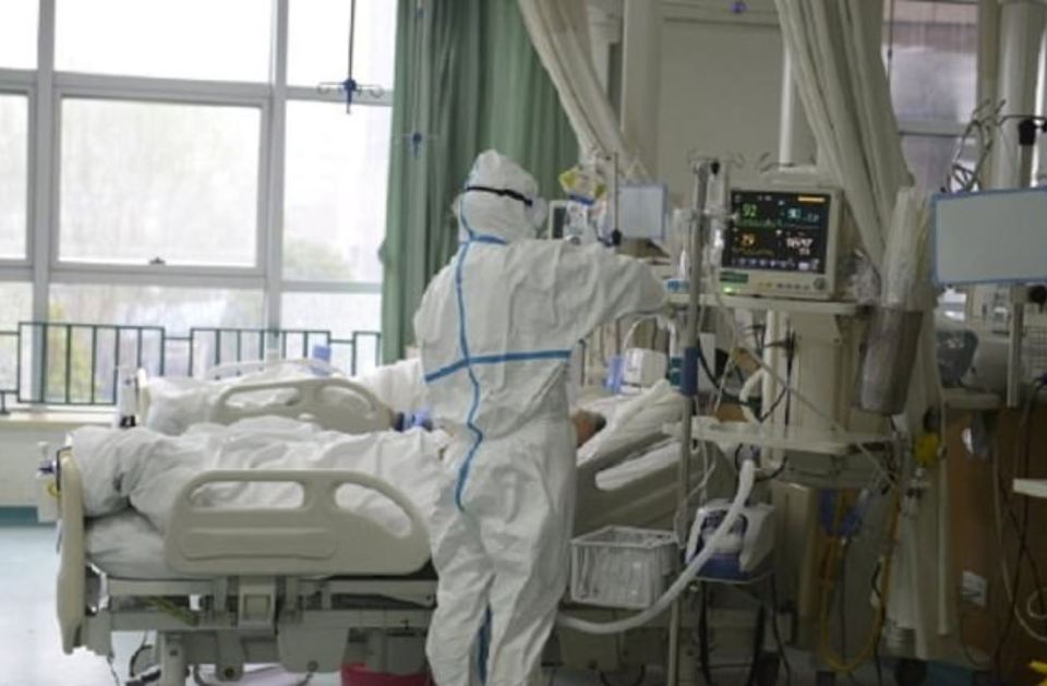  A Chinese hospital released the first pictures of doctors treating patients who have been struck down by the virus