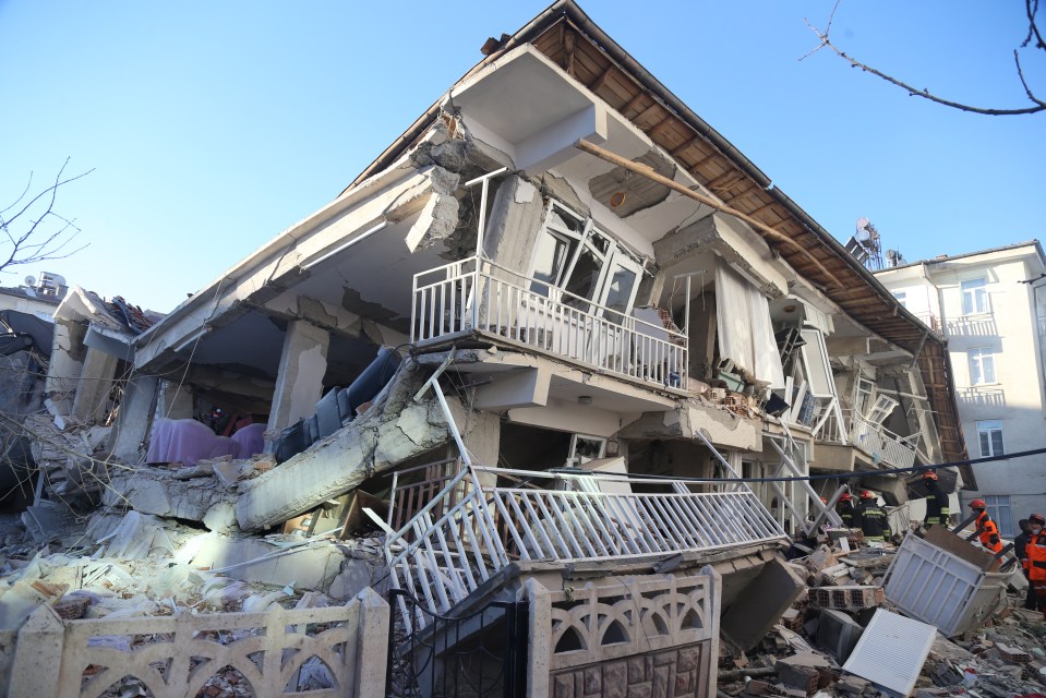  Hundreds of people have had to leave their homes after the 6.8 magnitude earthquake