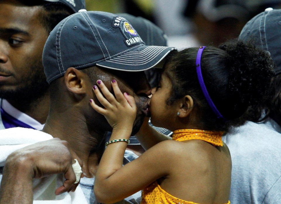  Bryant kisses daughter Gianna after the Lakers defeated the Orlando Magic