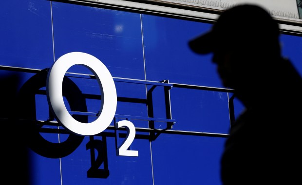 o2 shop sign