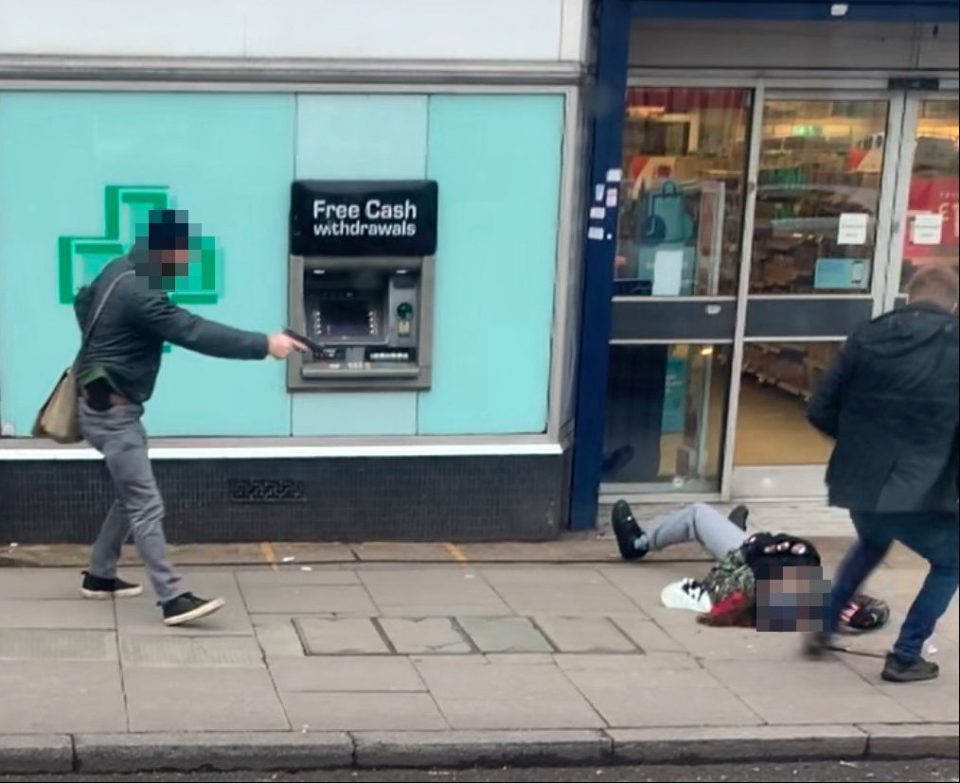  Armed cops stand over jihadi Amman in Streatham