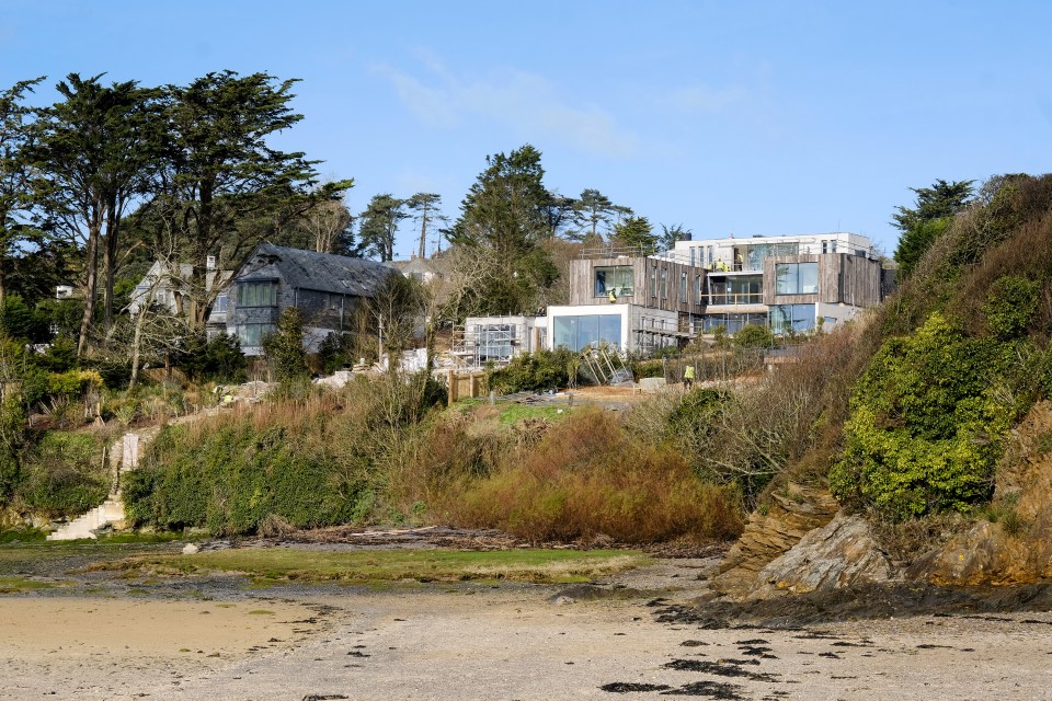  Locals feel the mansion will ruin the coastline