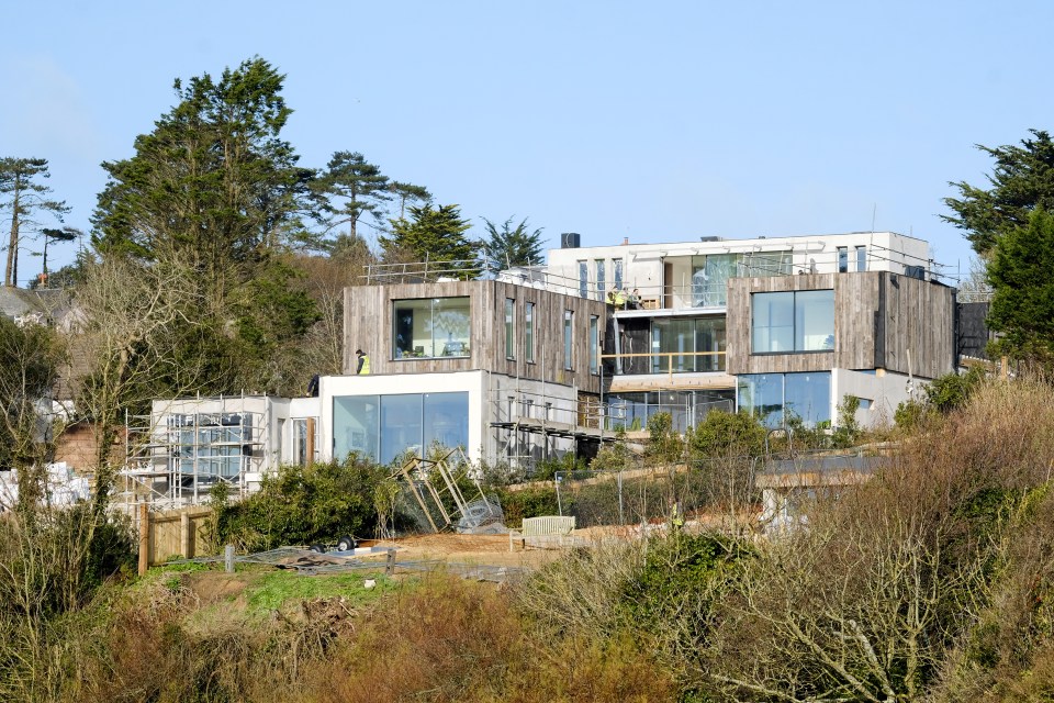  The mansion is right next to the beach