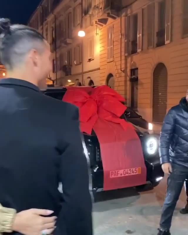  Cristiano Ronaldo was the lucky recipient of a Mercedes from Rodriguez for his birthday