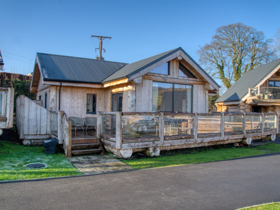 A sustainable cabin for four, The Farmhouse in West Yorks comes with a hot tub and sauna