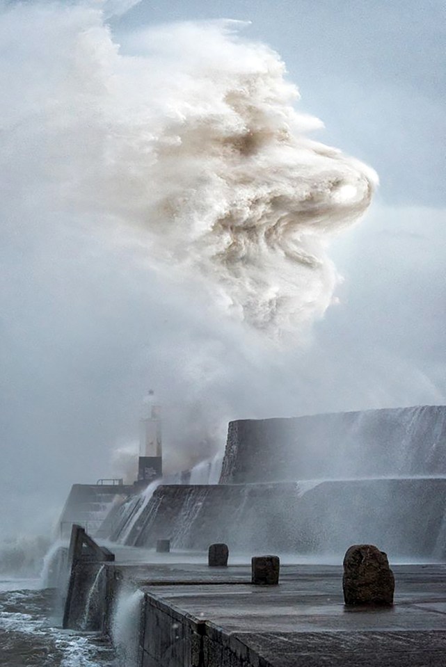  Photographer Stephen Davies captured the 'howling' gale of Storm Ciara at Porthcawl