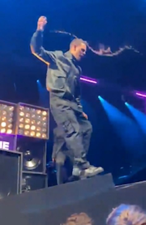  Slowthai jumped into the crowd when an angry fan interrupted his acceptance speech