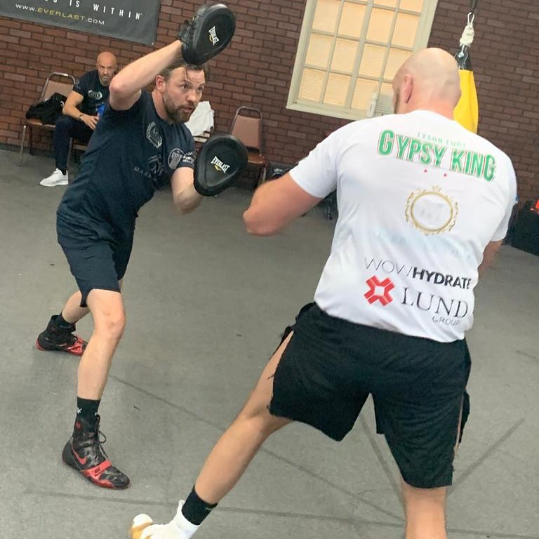  Ex-champion Andy Lee on the pads with Fury