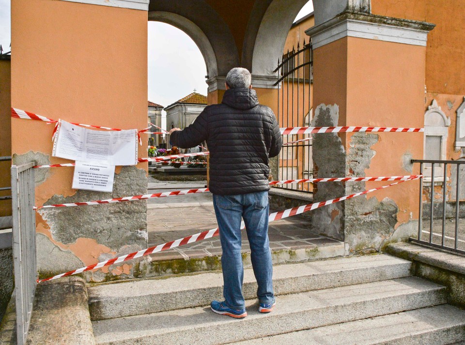  A cemetery closed due to coronavirus emergency in Casalpusterlengo