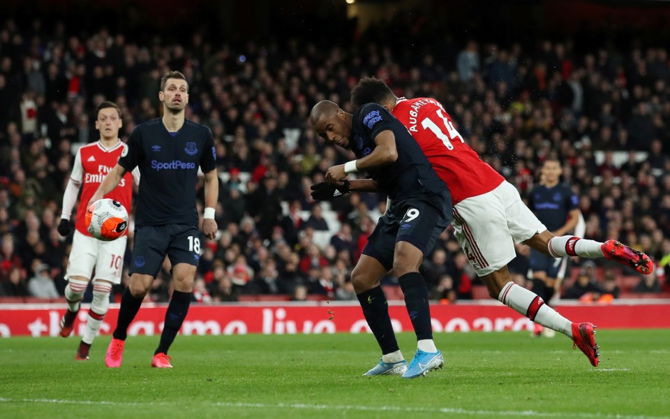  Skipper Aubameyang nodded home for 3-2 in the second-half