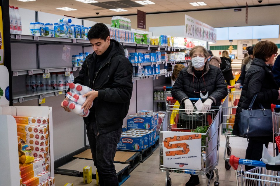  In Italy where a coronavirus epidemic is underway, people have been flocking to shops