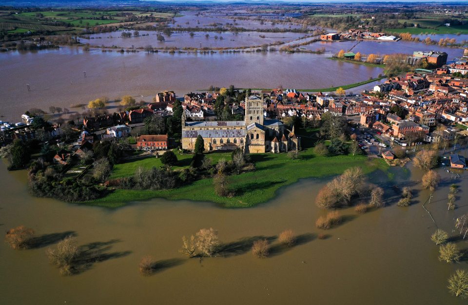  Tewkesbury Abbey, at the confluence of the Rivers Severn and Avon, is surrounded by flood waters