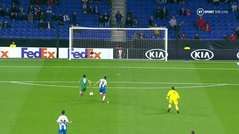  Pedro Neto somehow missed after rounding the Espanyol goalkeeper