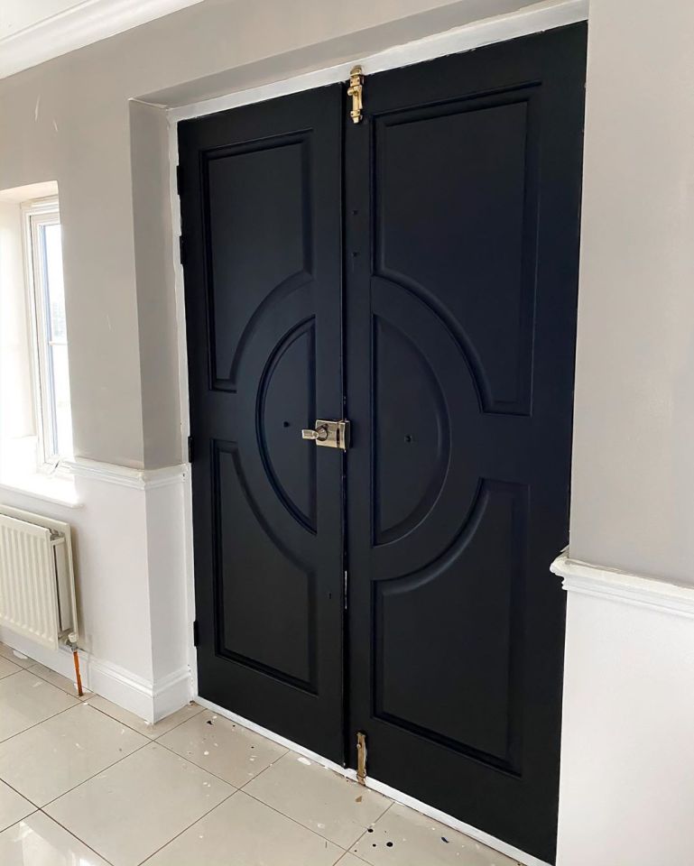  To this black door which fits in perfectly with the rest of the interior