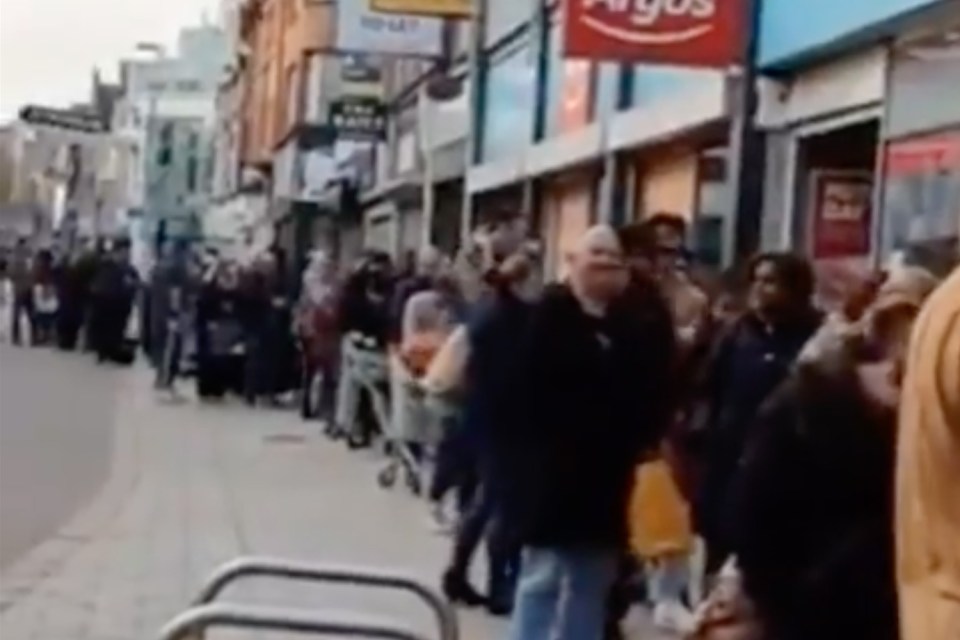  Video footage shows long queues to get into supermarkets