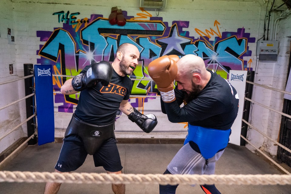  Most bare-knuckle fighters opt to spar in gloves to avoid damaging their hands