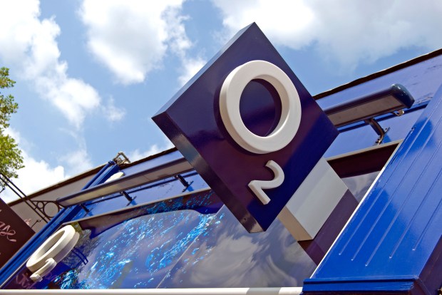 O2 store sign