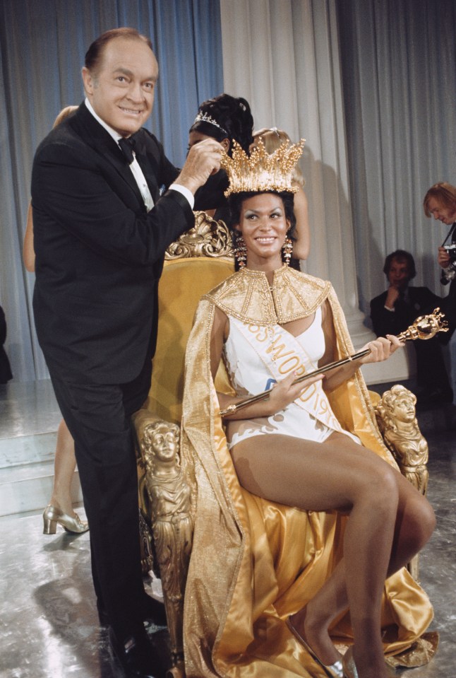  Bob Hope crowning the 1970 Pagent winner, Jennifer Hosten from Grenada.