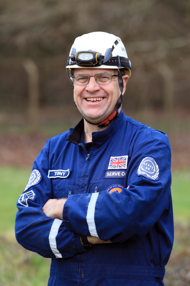  Tony Bates leads Serve On's search and rescue training at Chilmark Business Park, Chilmark, Salisbury