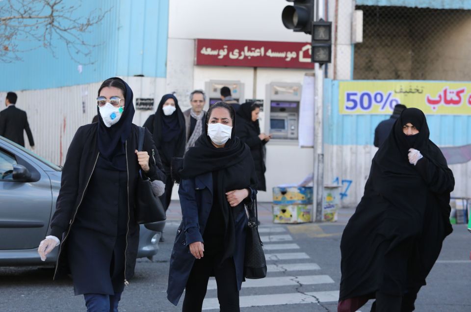  Thousands have been diagnosed in Iran as the regime tells people "it will pack up"