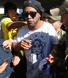  Ronaldinho arrives in Paraguay