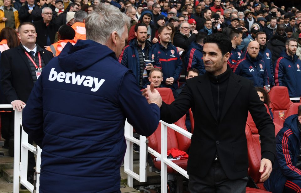  Moyes and Arteta shook hands as their sides faced off on Saturday