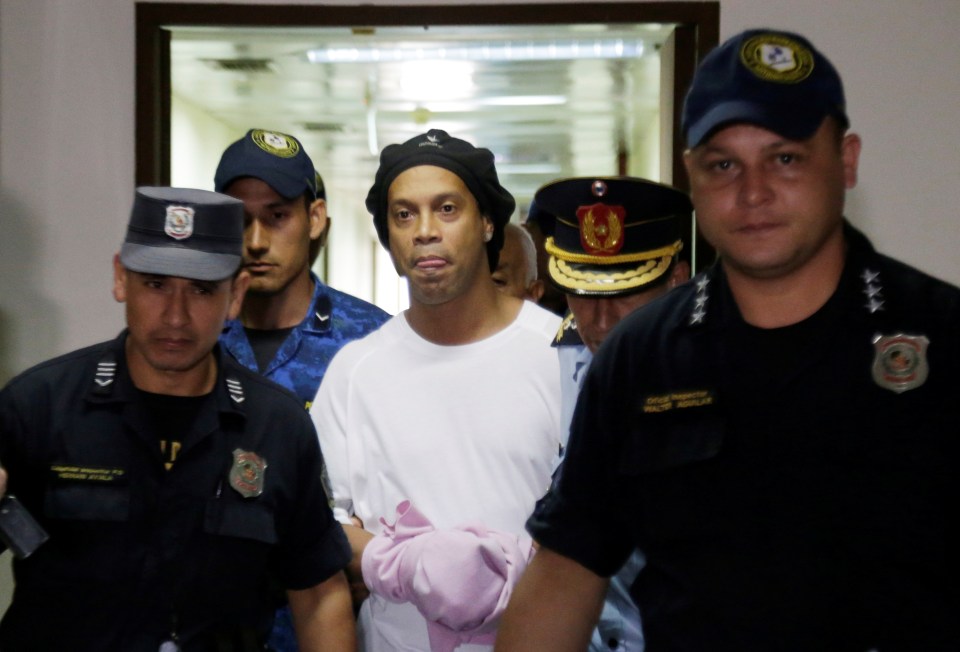  Ronaldinho was branded as 'stupid' by his lawyer