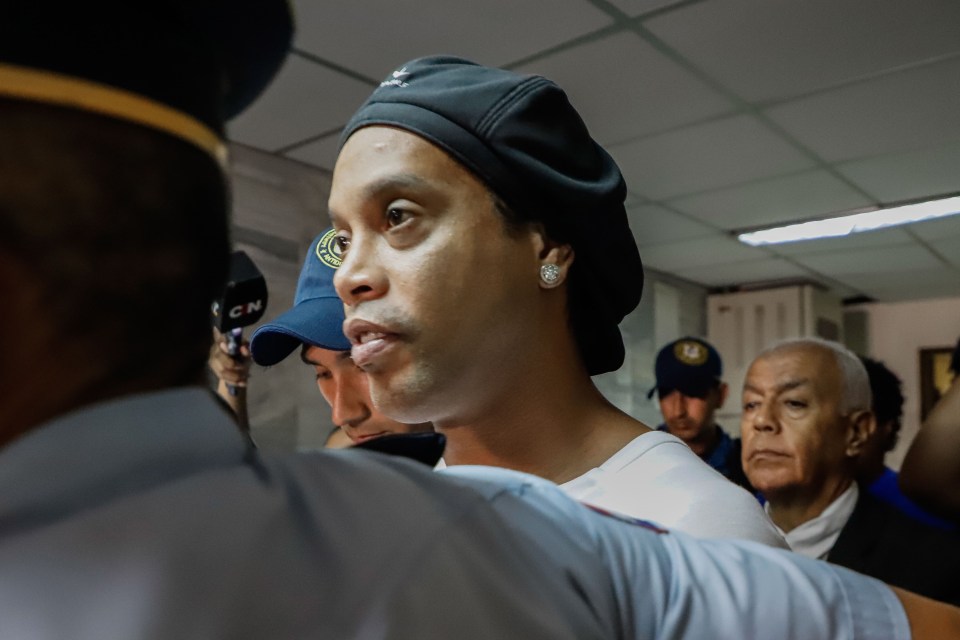  Ronaldinho's close friends have claimed that the Brazilian is sad and has lost his smile