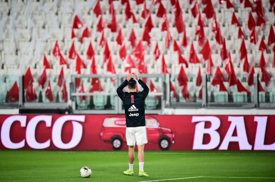  Cristiano Ronaldo can be seen applauding the empty stadium ahead of kick-off