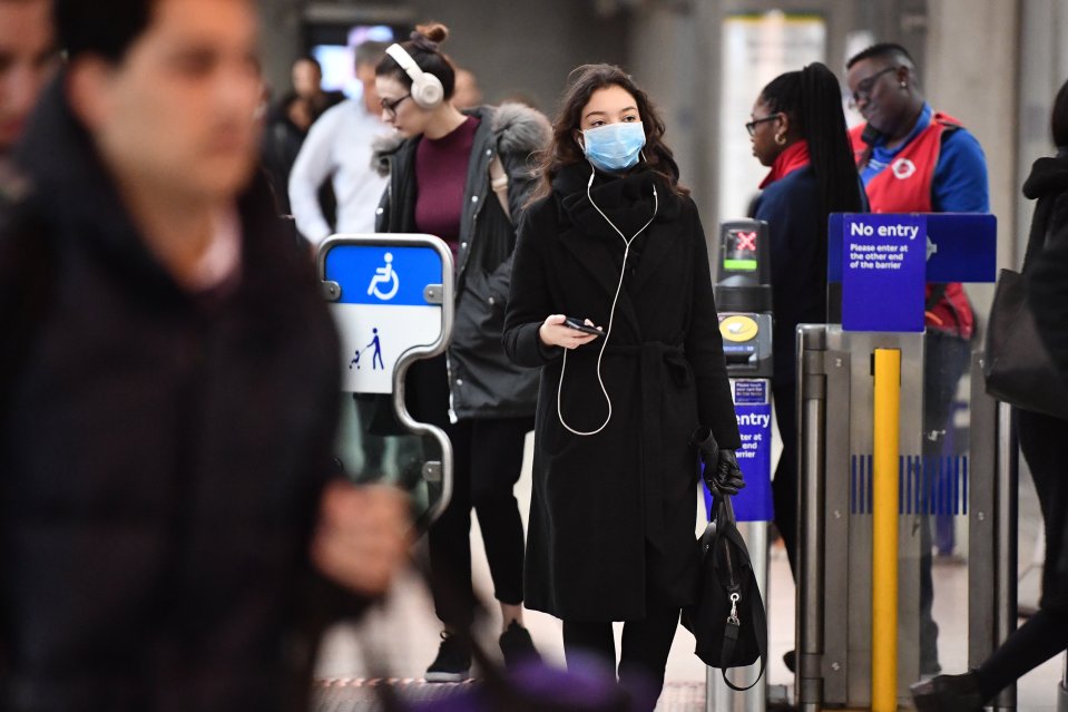  London commuters continued to wear masks on the Tube this morning