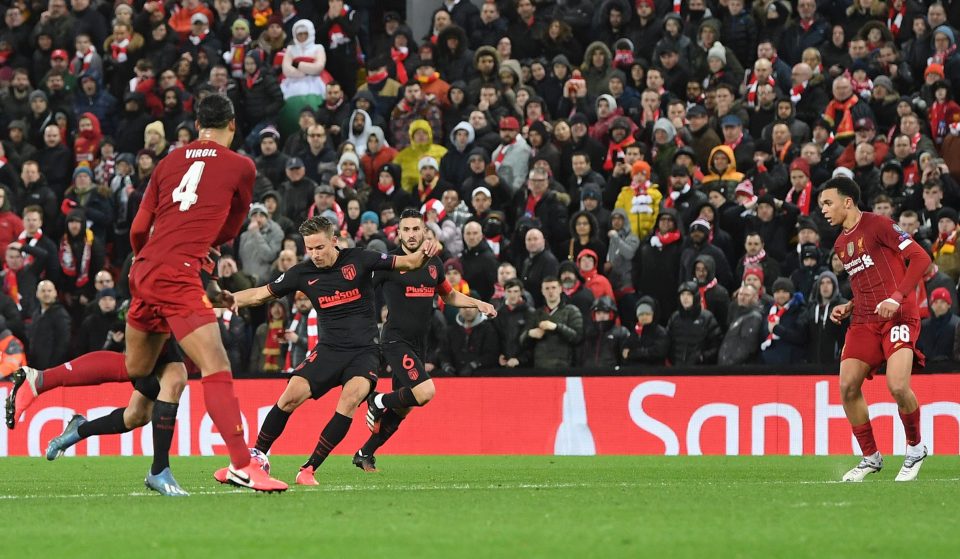  An error from Adrian allowed Llorente to score for Atleti from distance