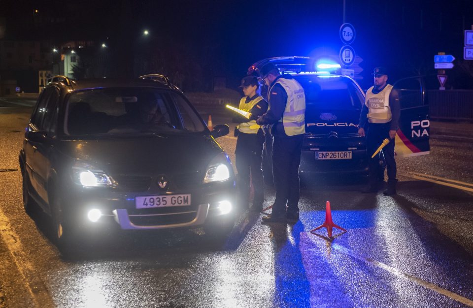  Police stop cars at France's border with Spain