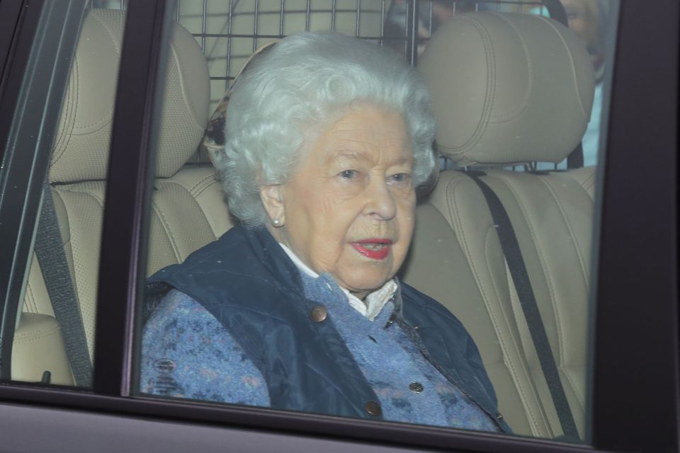  Her Majesty smiled as she headed to Windsor today as she urged Brits to keep calm amid the coronavirus crisis