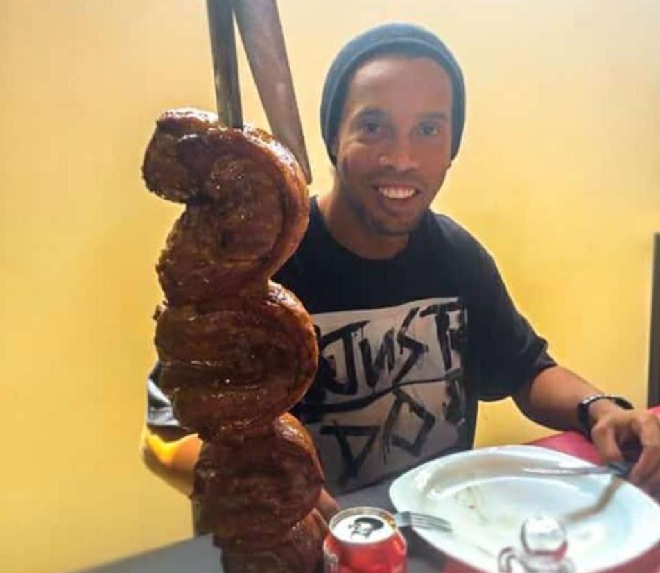  Ronaldinho celebrated his 40th birthday in a Paraguay jail